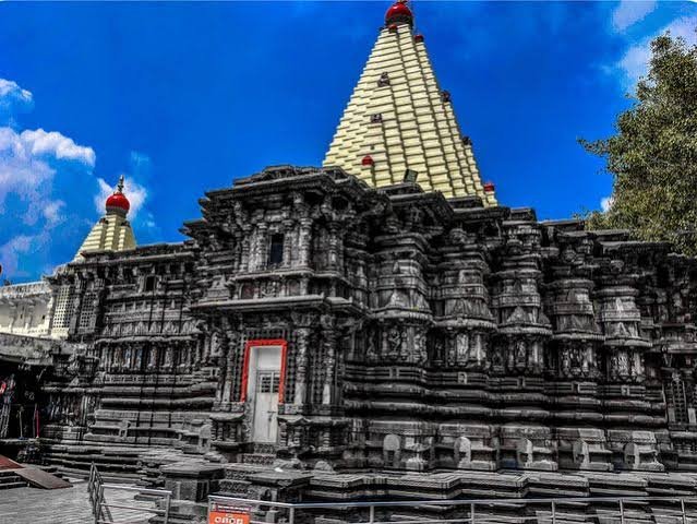 Haji Ali Dargah Mumbai sea-linked religious landmark