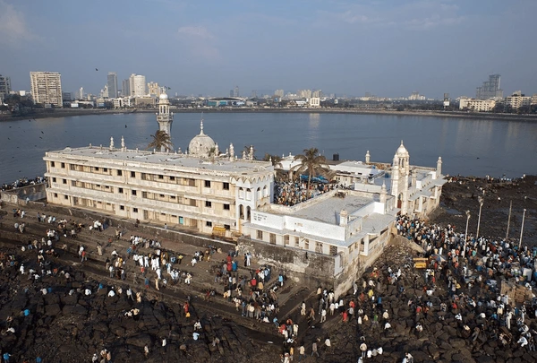 Gateway of India Mumbai historic monument seafront view